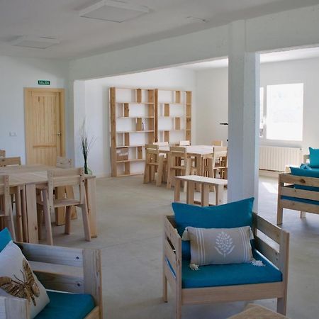 Entheos Hostel Lerin Bagian luar foto