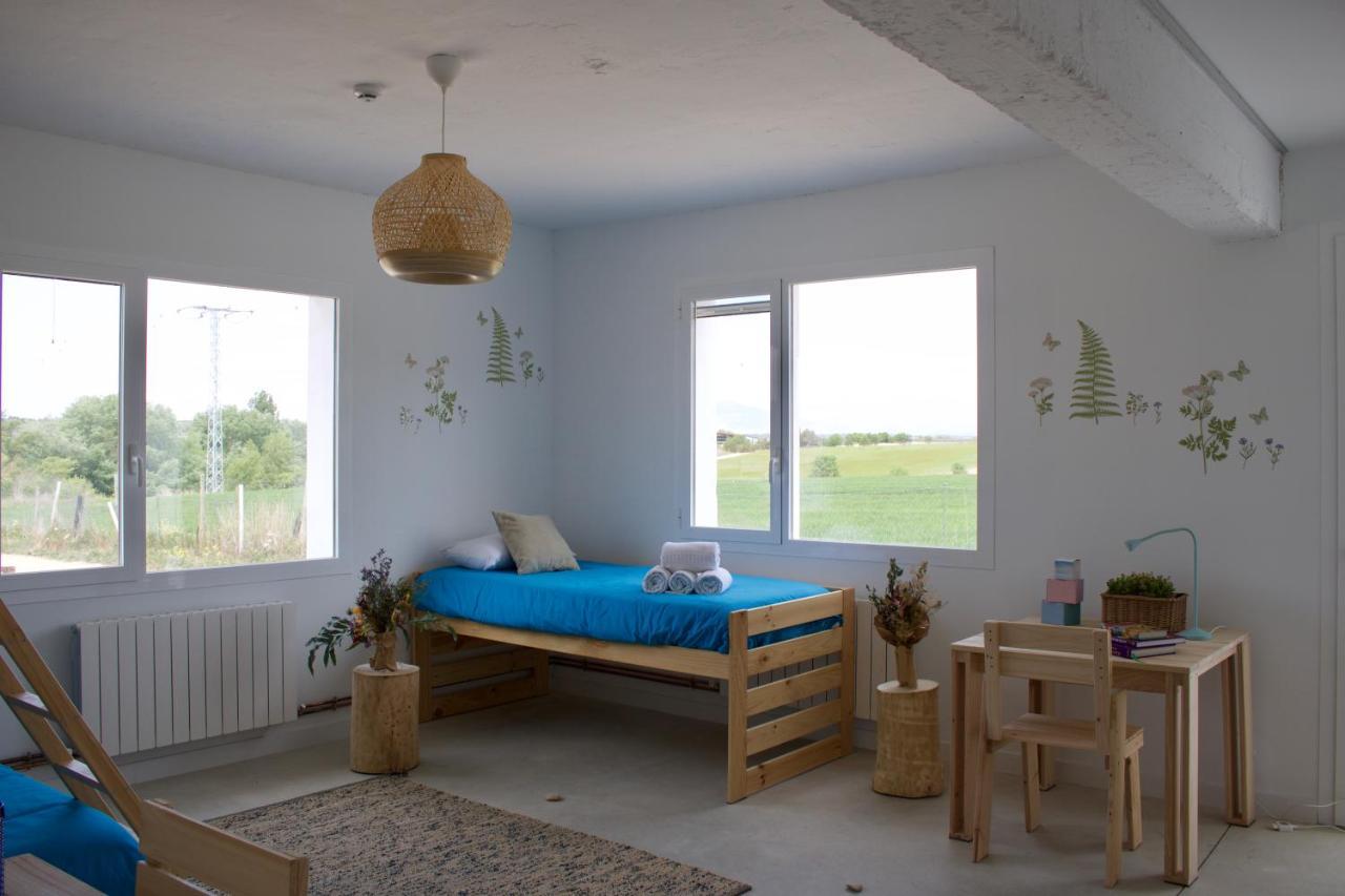Entheos Hostel Lerin Bagian luar foto