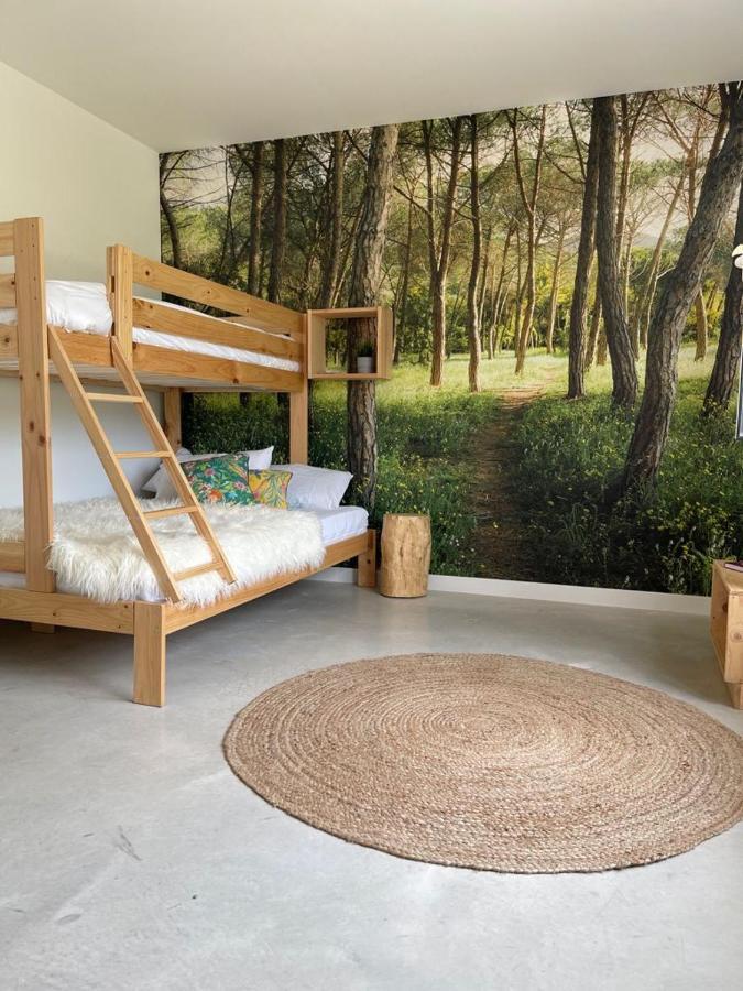 Entheos Hostel Lerin Bagian luar foto