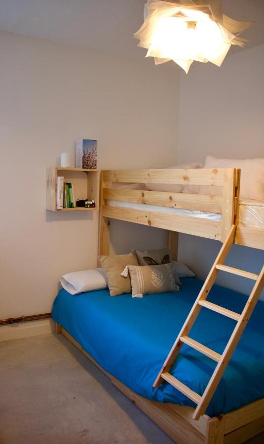 Entheos Hostel Lerin Bagian luar foto
