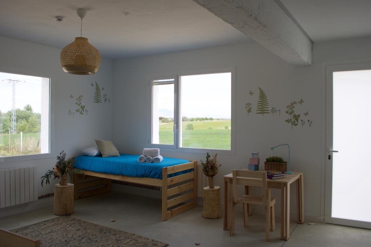 Entheos Hostel Lerin Bagian luar foto