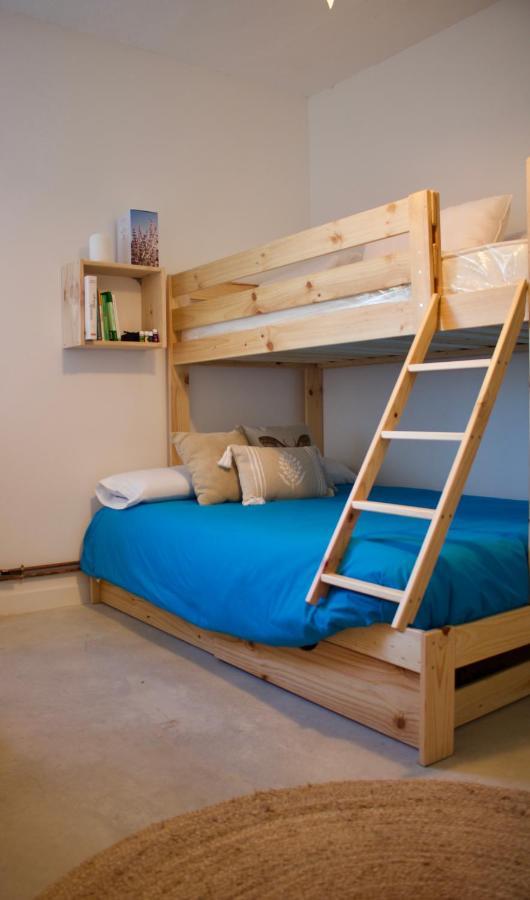 Entheos Hostel Lerin Bagian luar foto