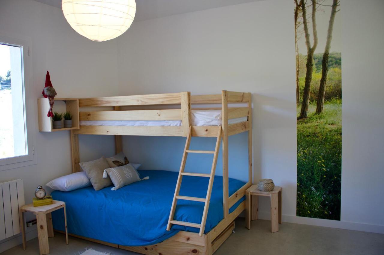 Entheos Hostel Lerin Bagian luar foto