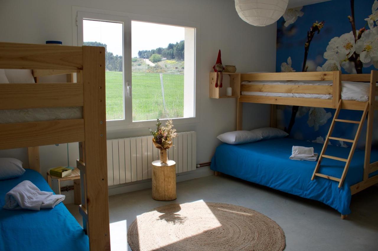 Entheos Hostel Lerin Bagian luar foto