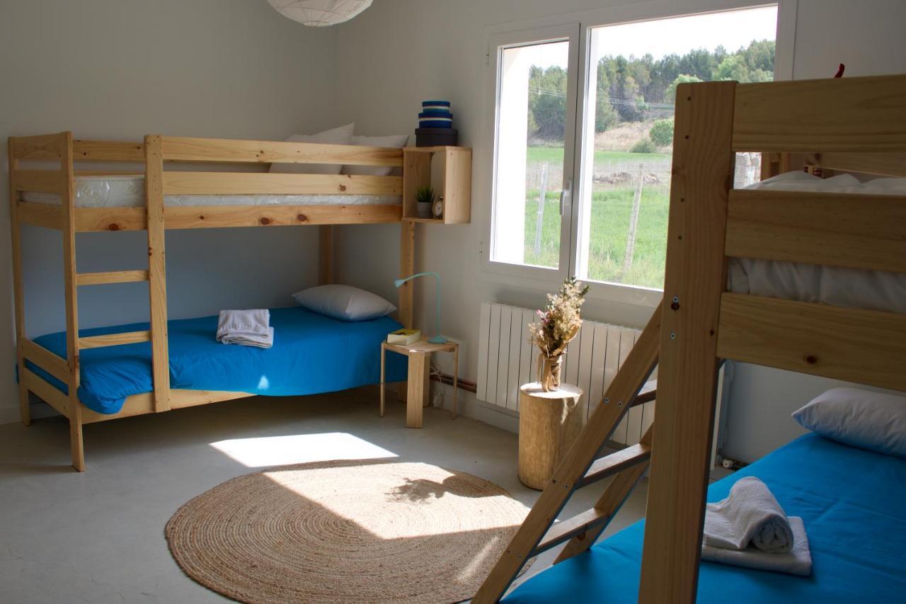 Entheos Hostel Lerin Bagian luar foto