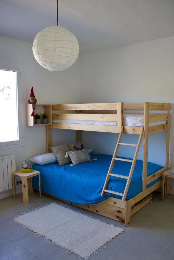 Entheos Hostel Lerin Bagian luar foto
