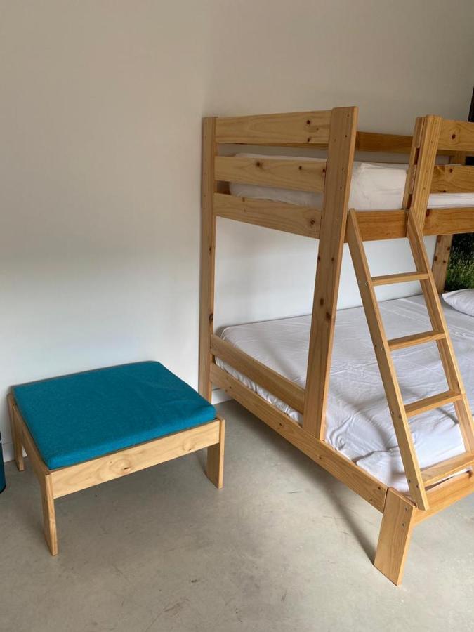 Entheos Hostel Lerin Bagian luar foto