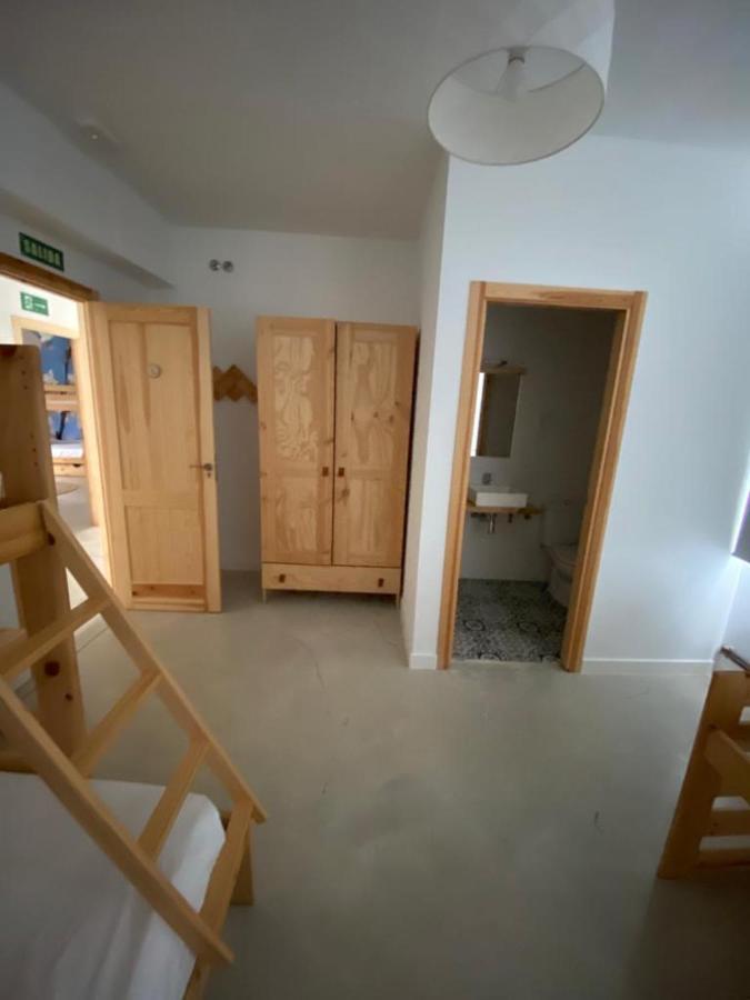 Entheos Hostel Lerin Bagian luar foto