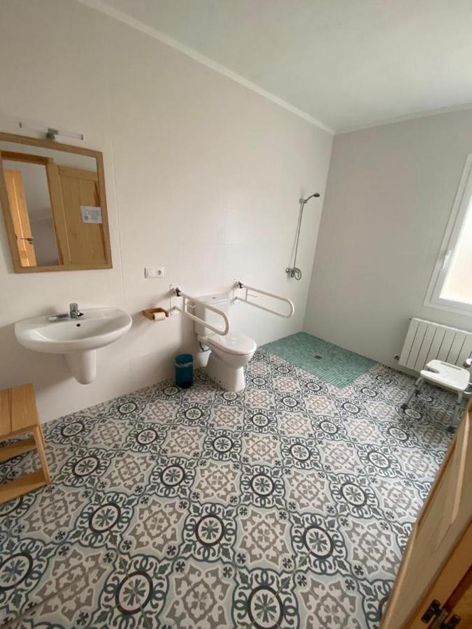 Entheos Hostel Lerin Bagian luar foto