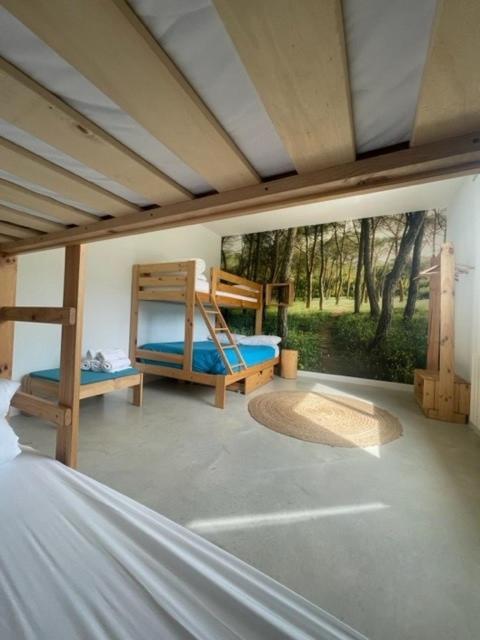 Entheos Hostel Lerin Bagian luar foto