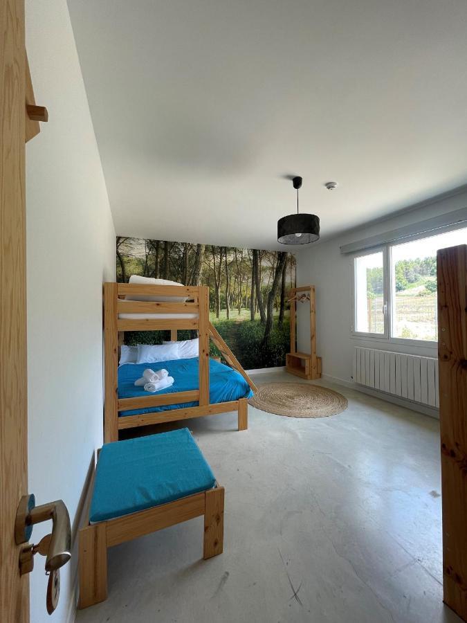 Entheos Hostel Lerin Bagian luar foto