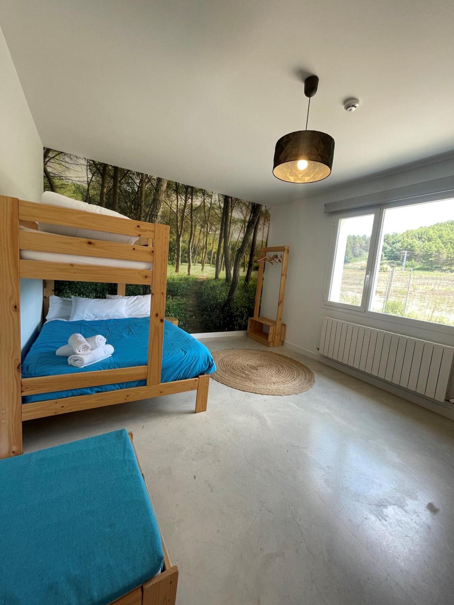 Entheos Hostel Lerin Bagian luar foto