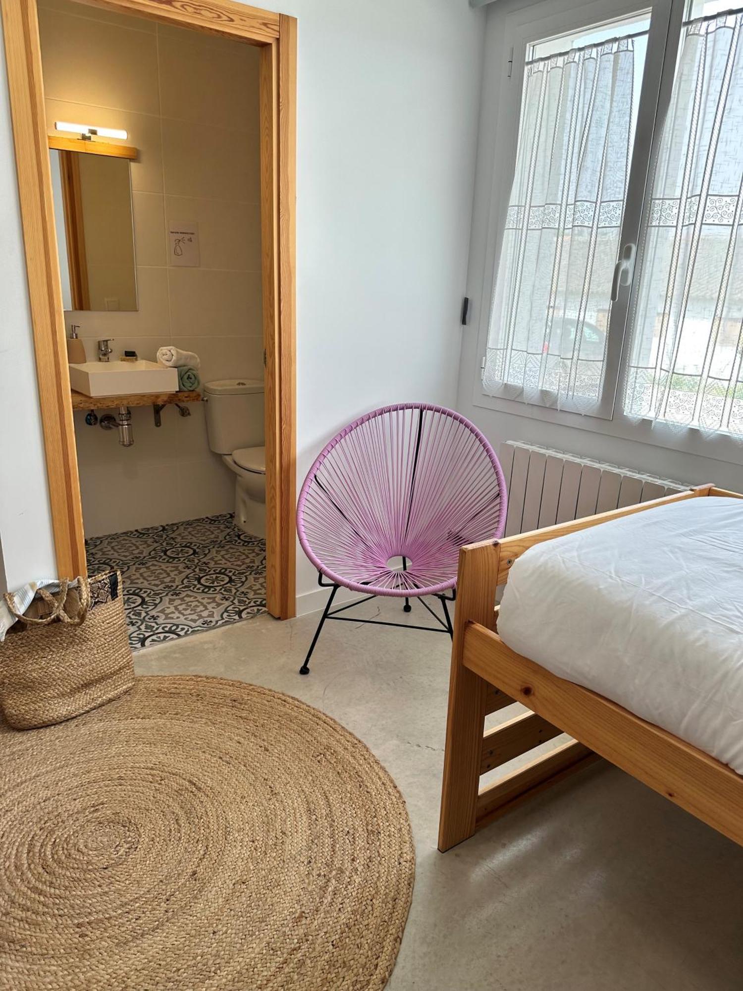 Entheos Hostel Lerin Bagian luar foto